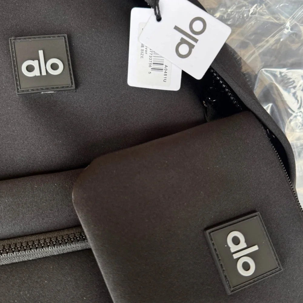 🎒BNWT ALO Yoga Stow Neoprene Backpack Col:black with pouch $328 - Picture 5 of 13